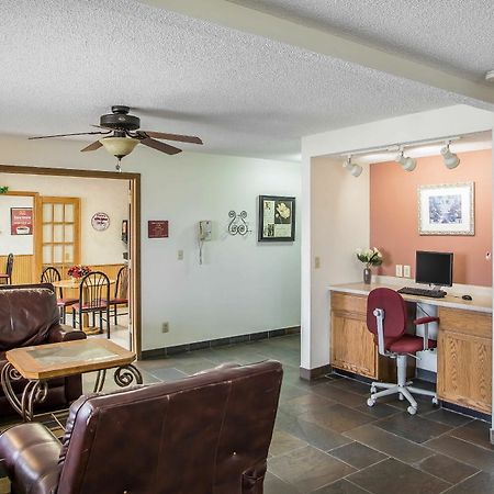 Econo Lodge Inn & Suites Dubuque Kültér fotó