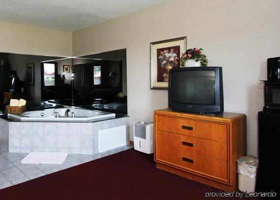 Econo Lodge Inn & Suites Dubuque Szoba fotó