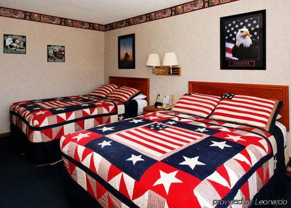 Econo Lodge Inn & Suites Dubuque Szoba fotó