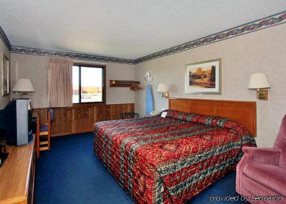 Econo Lodge Inn & Suites Dubuque Szoba fotó
