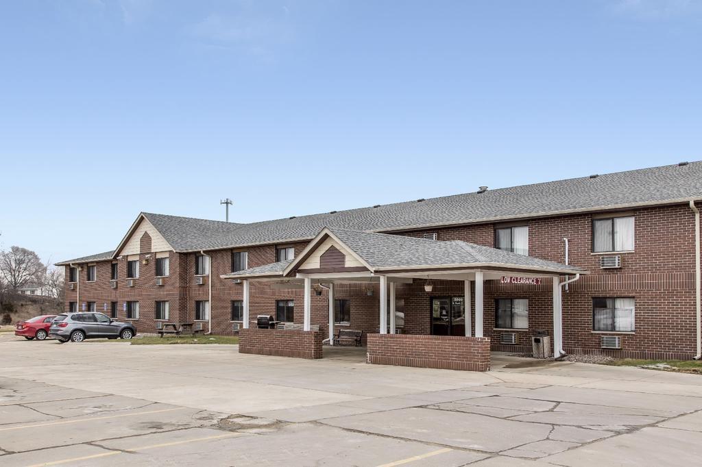 Econo Lodge Inn & Suites Dubuque Kültér fotó