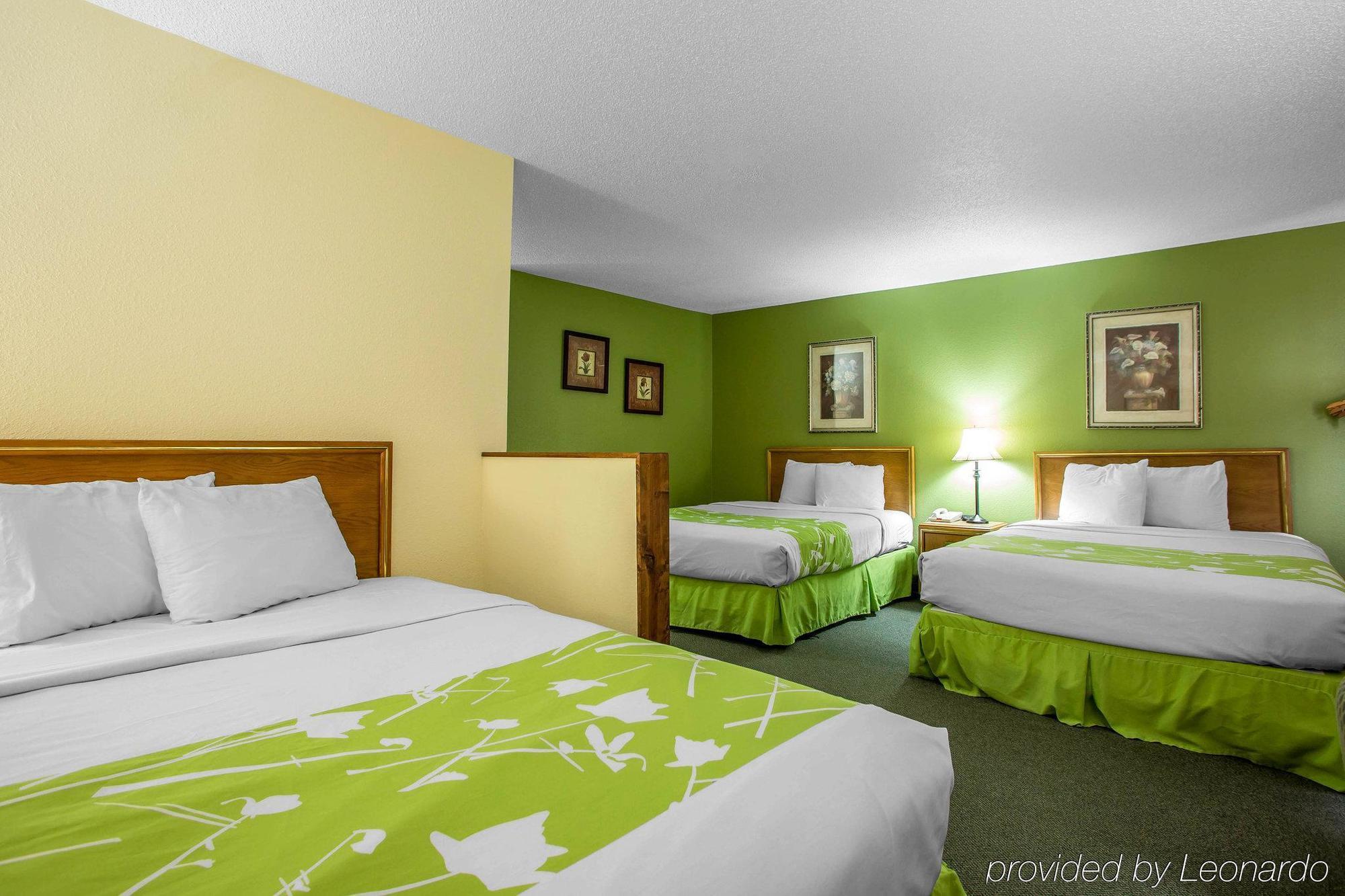 Econo Lodge Inn & Suites Dubuque Kültér fotó