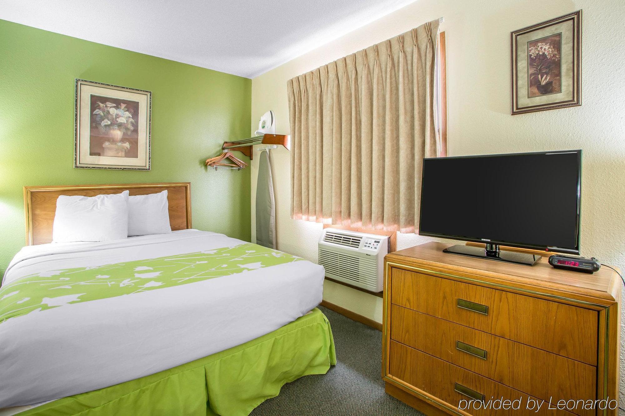 Econo Lodge Inn & Suites Dubuque Kültér fotó