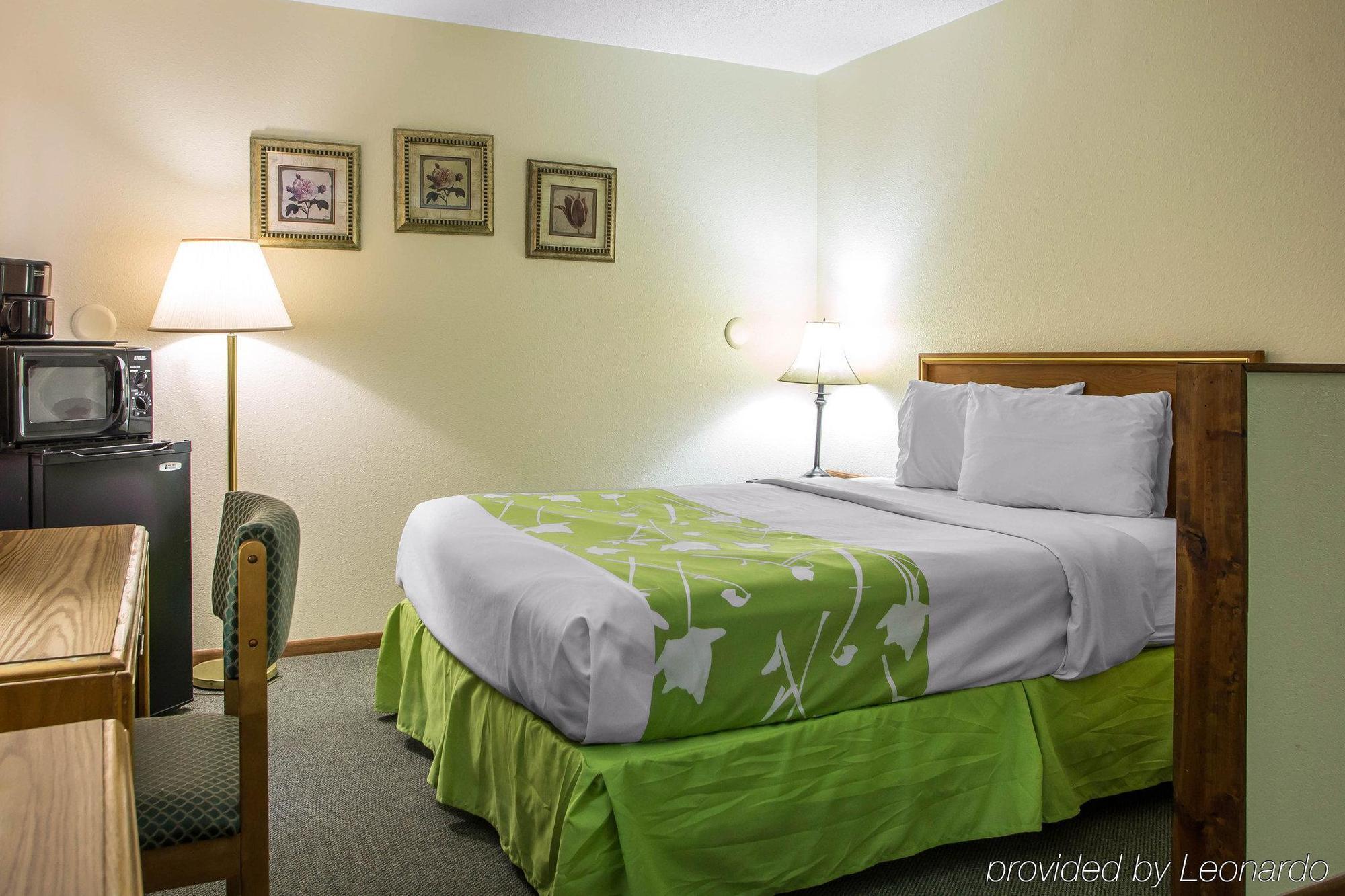 Econo Lodge Inn & Suites Dubuque Kültér fotó