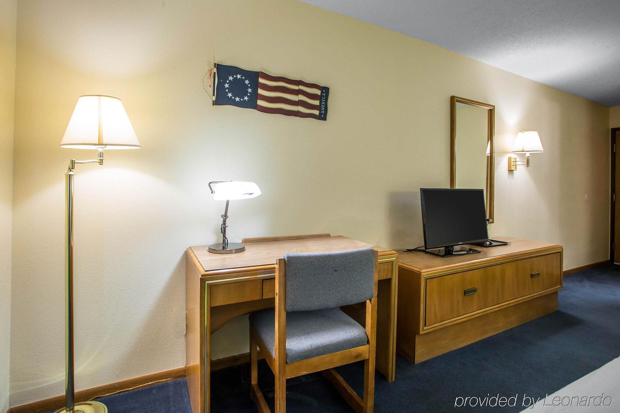 Econo Lodge Inn & Suites Dubuque Kültér fotó
