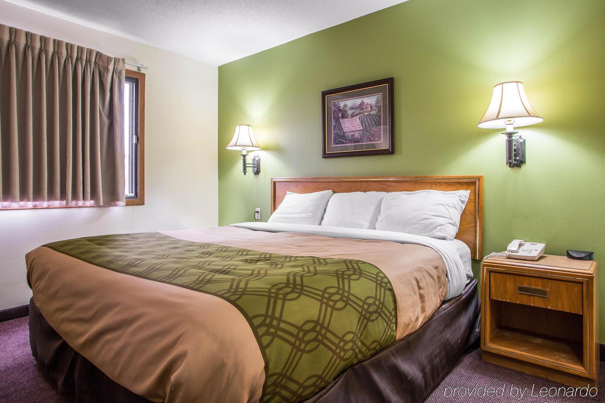 Econo Lodge Inn & Suites Dubuque Kültér fotó