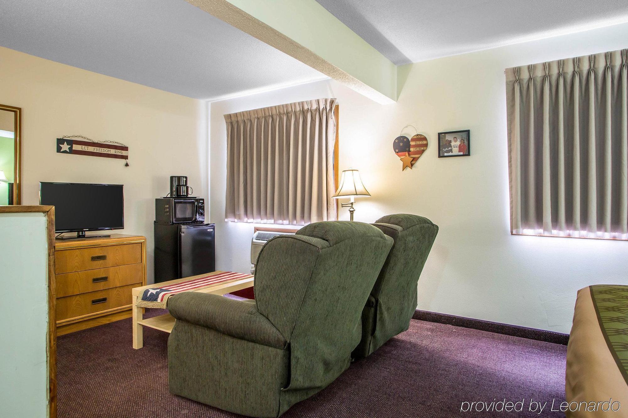 Econo Lodge Inn & Suites Dubuque Kültér fotó