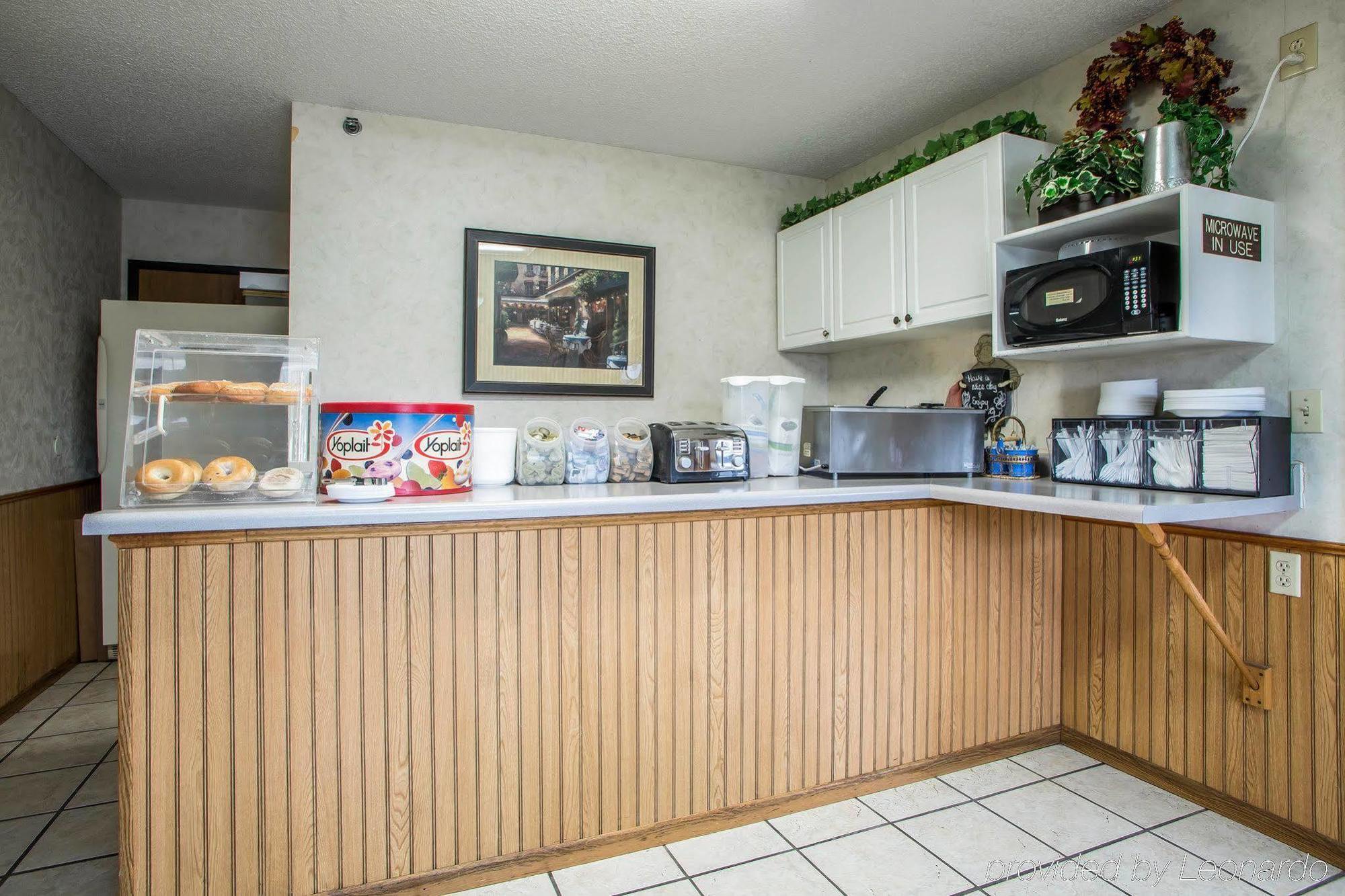 Econo Lodge Inn & Suites Dubuque Kültér fotó