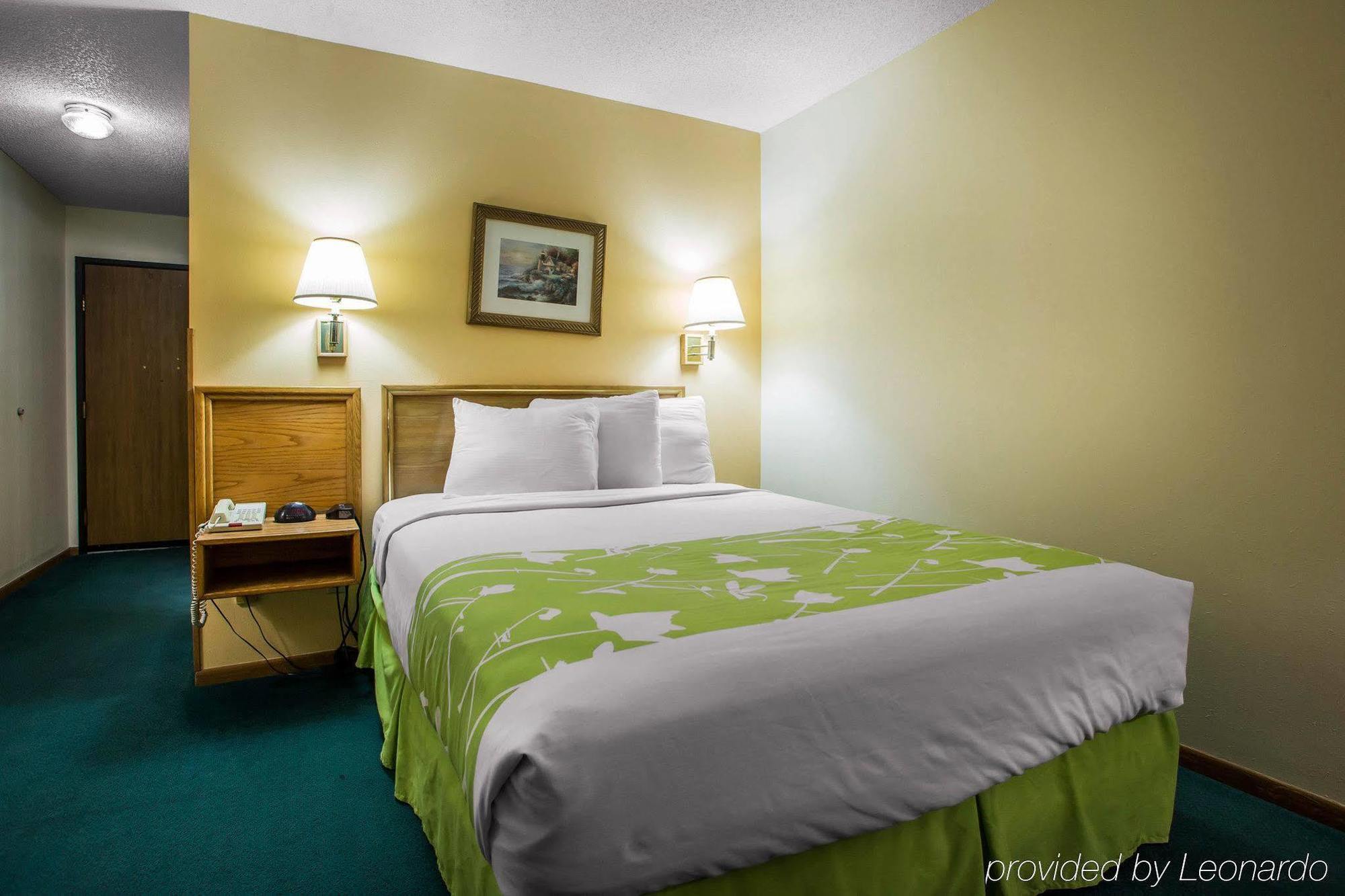Econo Lodge Inn & Suites Dubuque Kültér fotó