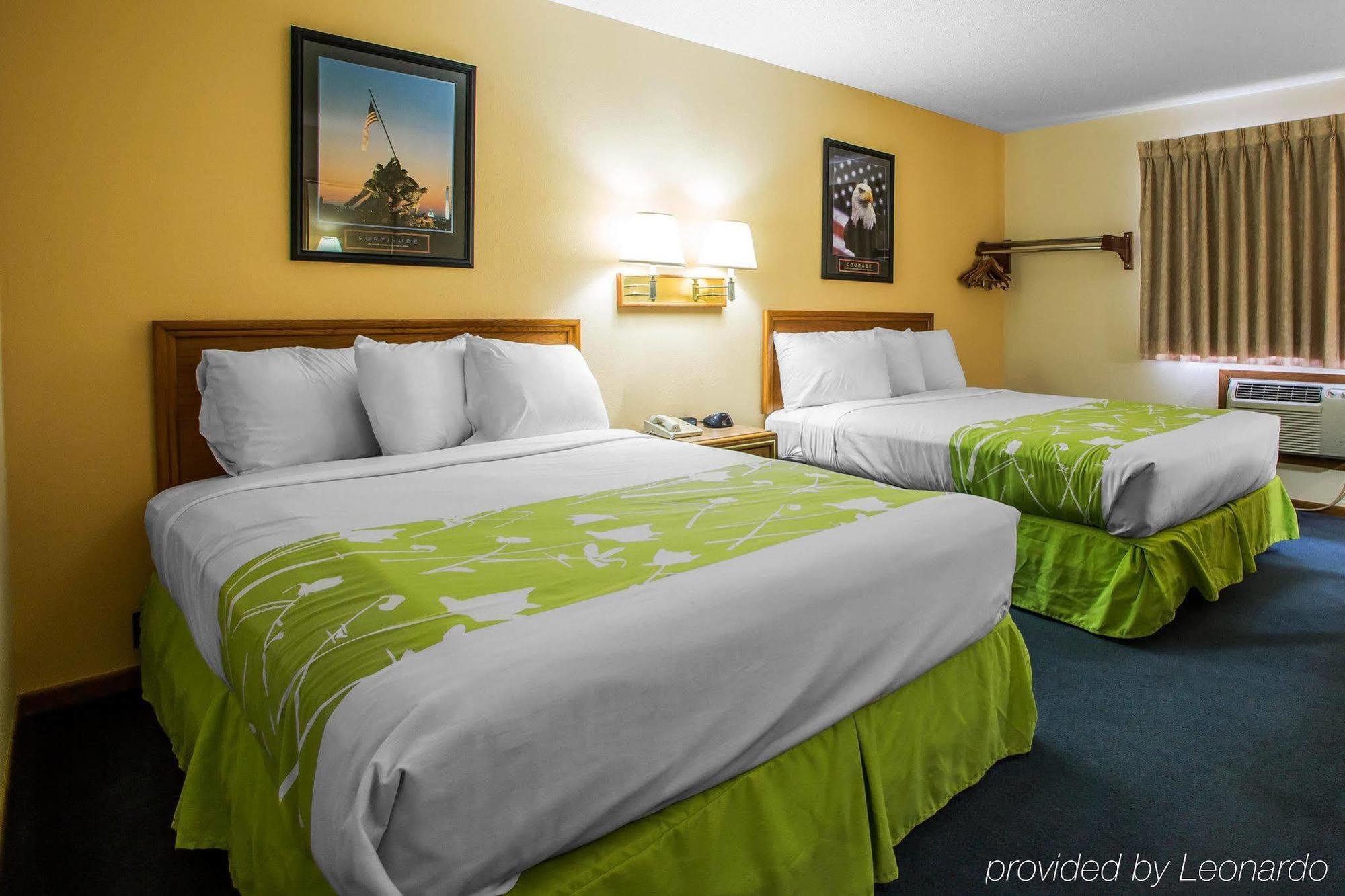 Econo Lodge Inn & Suites Dubuque Kültér fotó