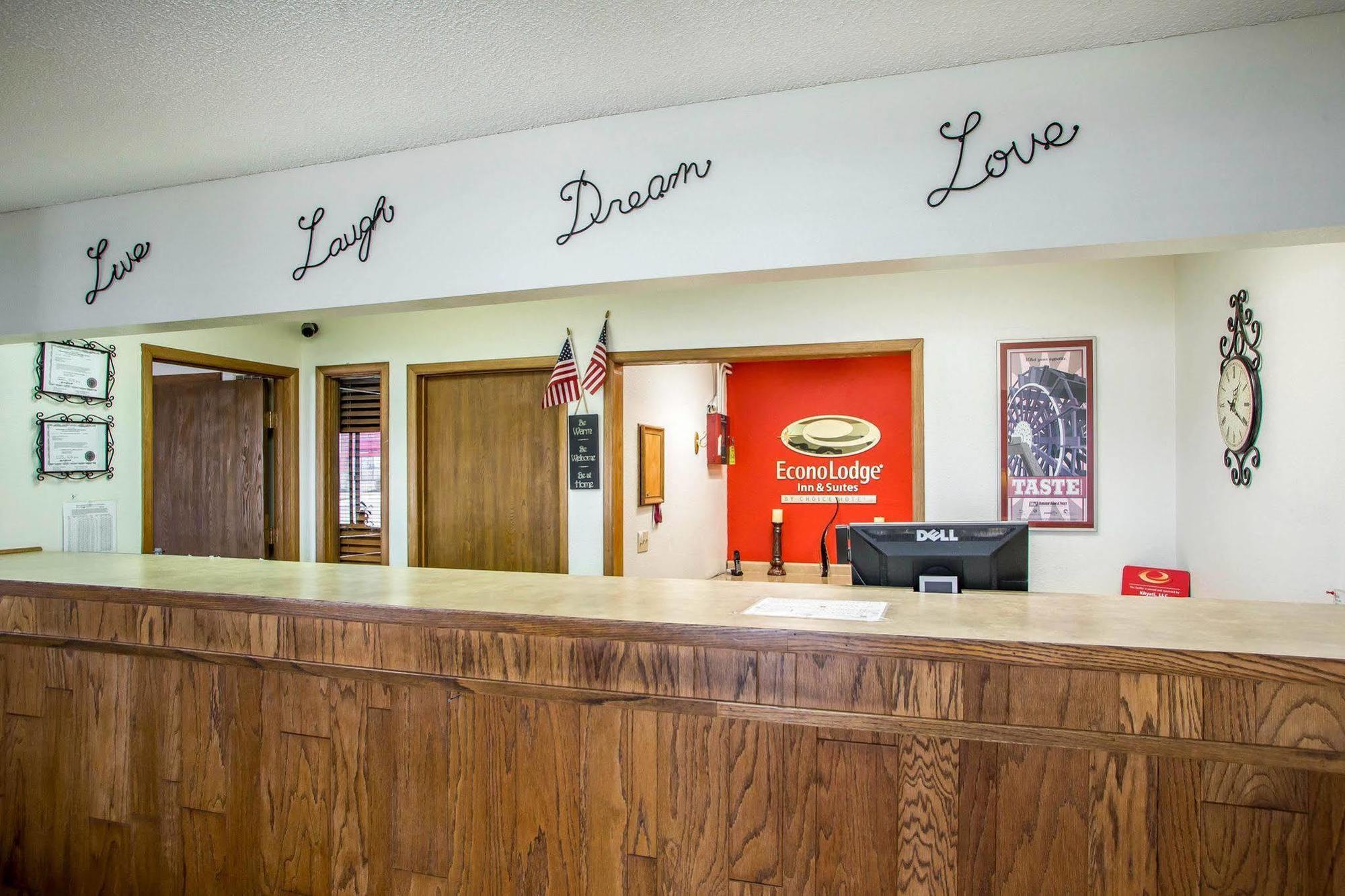 Econo Lodge Inn & Suites Dubuque Kültér fotó
