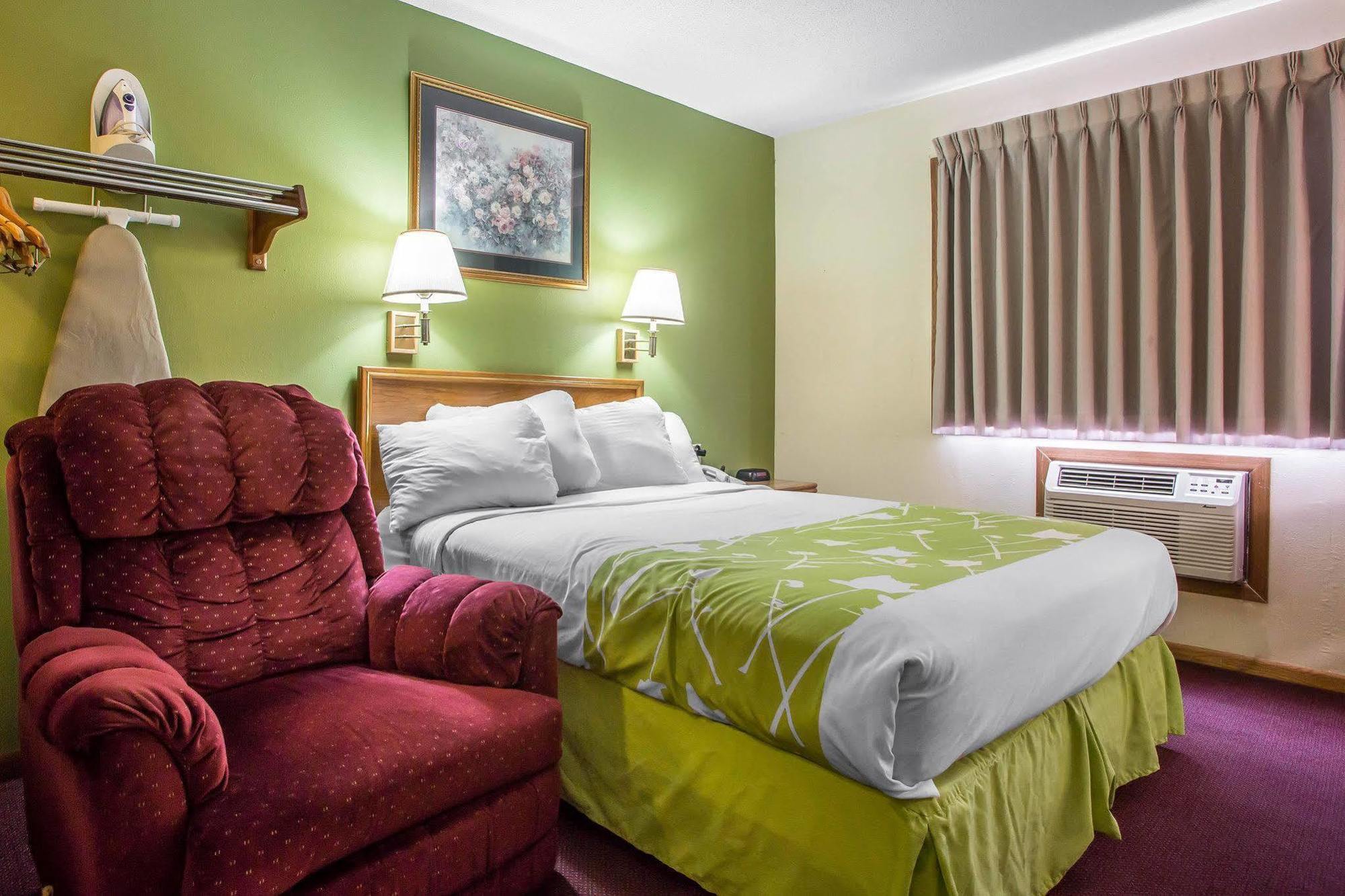 Econo Lodge Inn & Suites Dubuque Kültér fotó