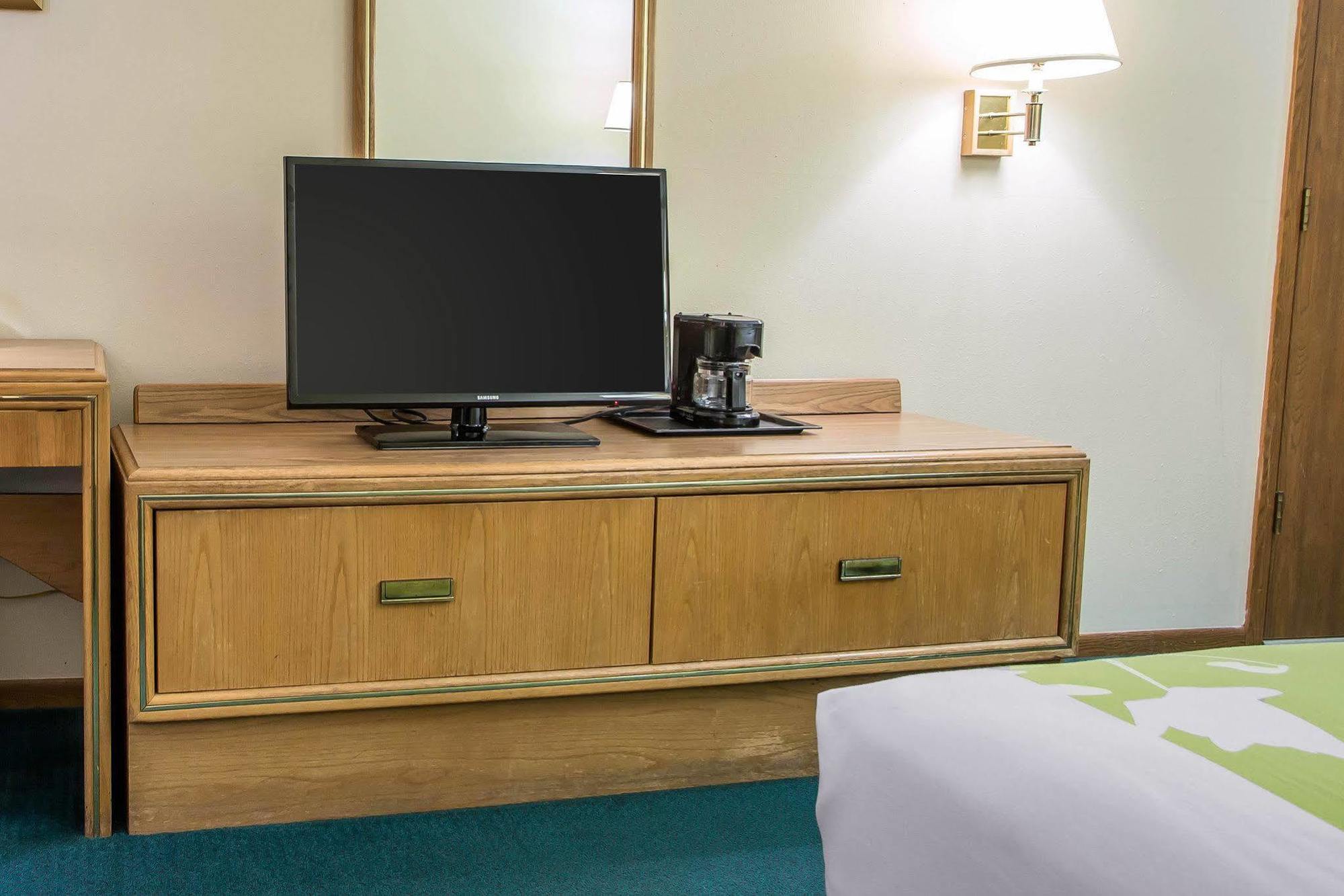 Econo Lodge Inn & Suites Dubuque Kültér fotó